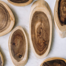 Load image into Gallery viewer, Acacia wood chopping board whole wood
