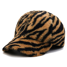 Load image into Gallery viewer, Fashion Leopard Fleece Baseball All-matching Peaked Cap
