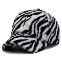 Load image into Gallery viewer, Fashion Leopard Fleece Baseball All-matching Peaked Cap
