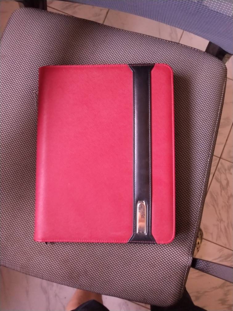 Notepad Portfolio With 5000 MAH Wireless Charging Power Bank Inside